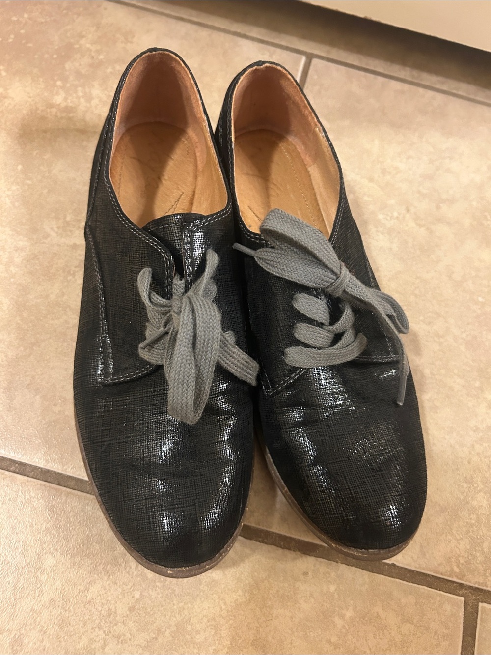 Naya black 8 shiny lace up
Shoes